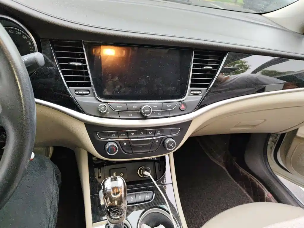Verano Sedan 15 S Auto Leading