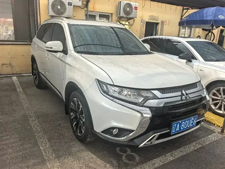 Mitsubishi Outlander 2.0 L 2 WD Smooth Enjoyment 5-seat CN-V
