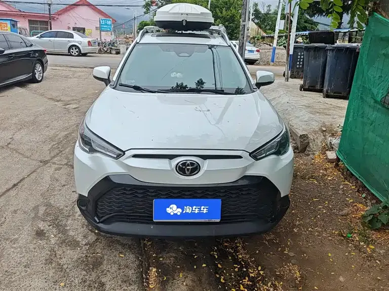 Toyota Frontlander 2.0 L CVT Leading