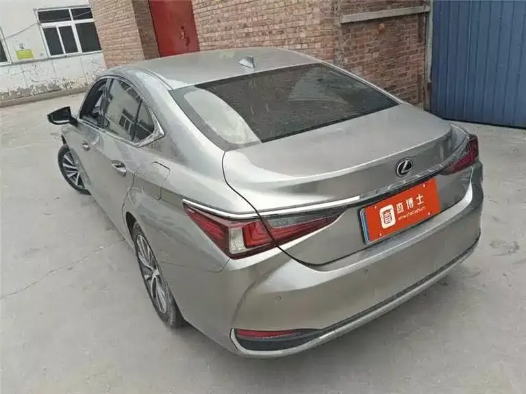 Lexus ES 200 Outstanding