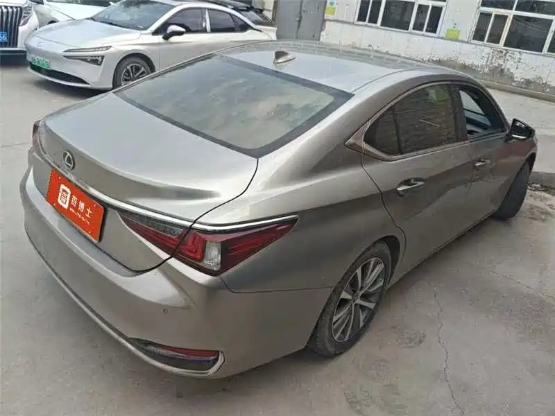 Lexus ES 200 Outstanding