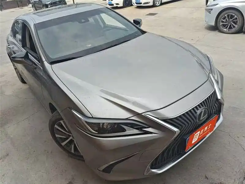 Lexus ES 200 Outstanding