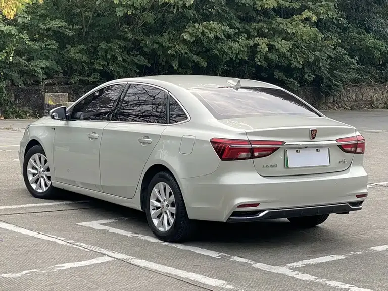 Roewe i6 NEV 45 T Hybrid Connected Smart Enjoyment
