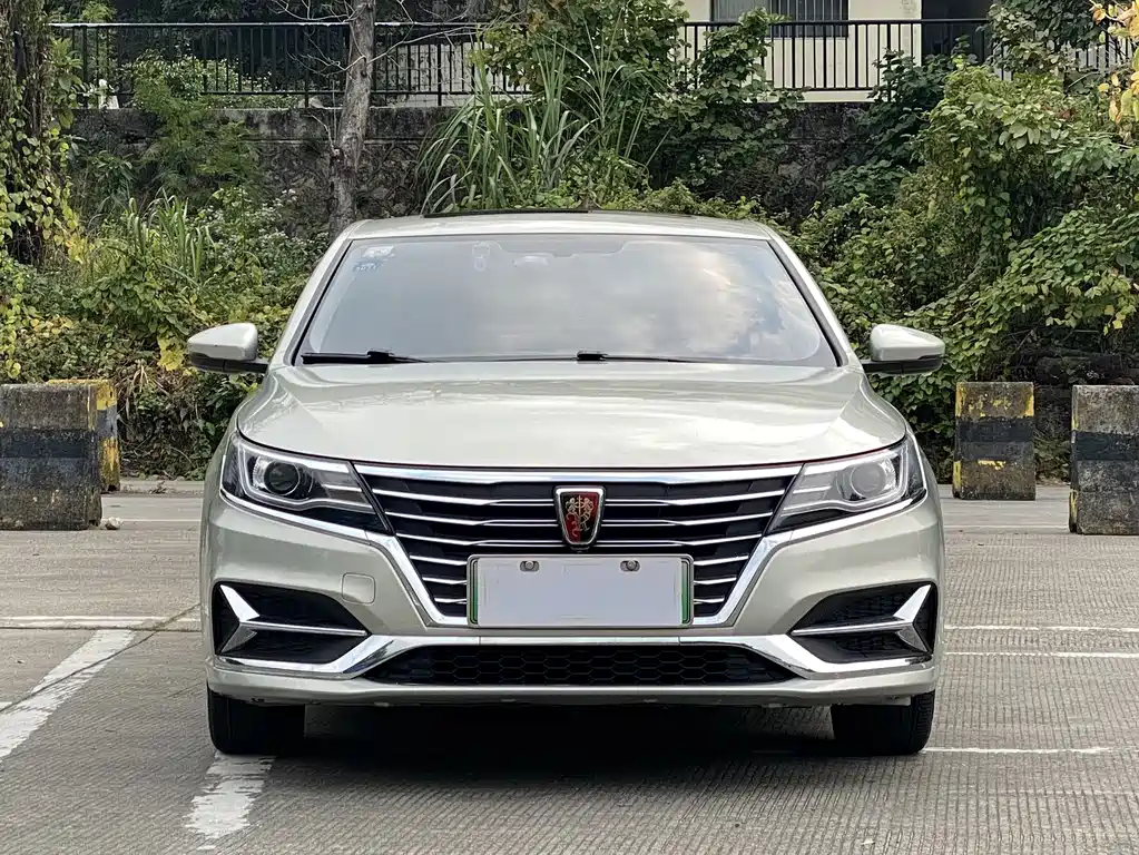 Roewe i6 NEV 45 T Hybrid Connected Smart Enjoyment