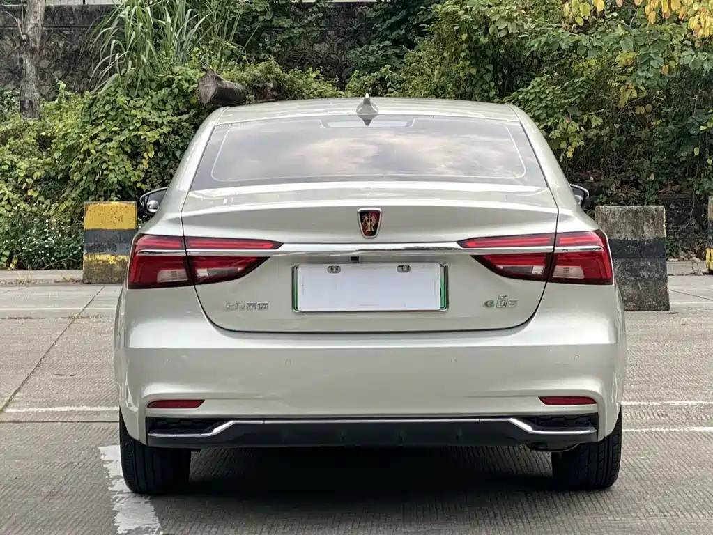 Roewe i6 NEV 45 T Hybrid Connected Smart Enjoyment