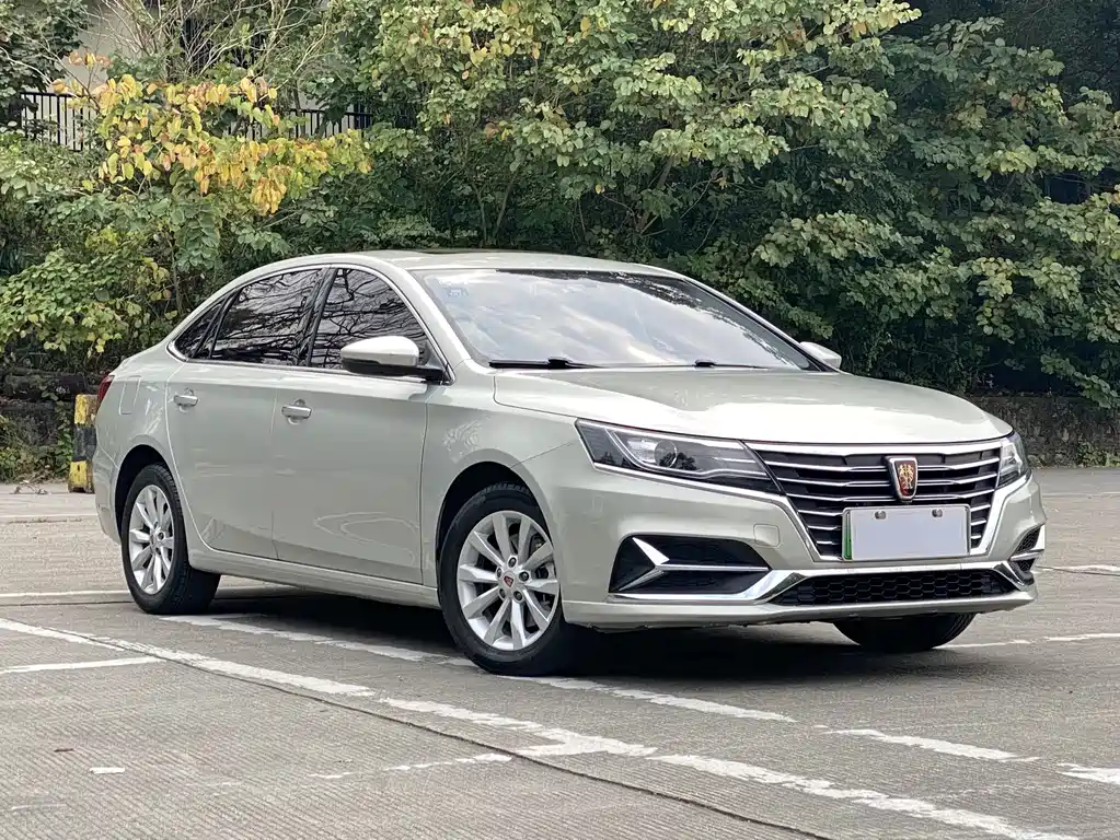 Roewe i6 NEV 45 T Hybrid Connected Smart Enjoyment