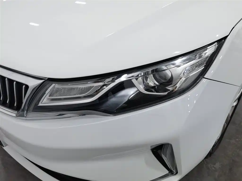 Emgrand GL UP 1.4 T CVT Leading Style