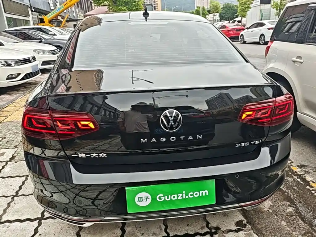 Magotan 200 10 K Commemorative 330 TSI DSG Luxury