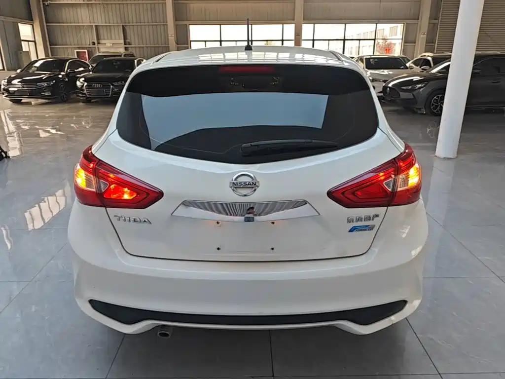 Tiida 1.6 L CVT Smart Travel CN-VI