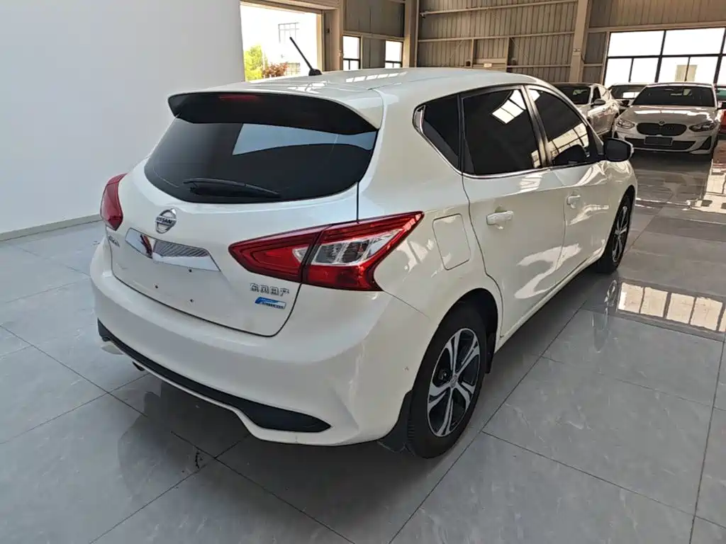 Tiida 1.6 L CVT Smart Travel CN-VI