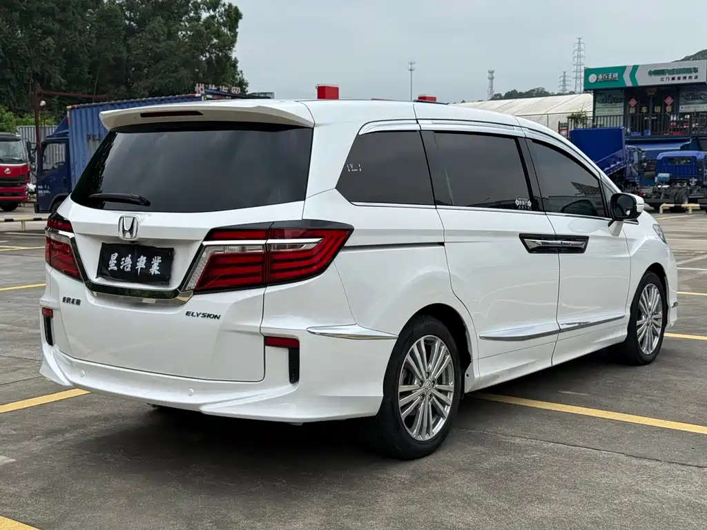 Elysion 2.4 L Luxury