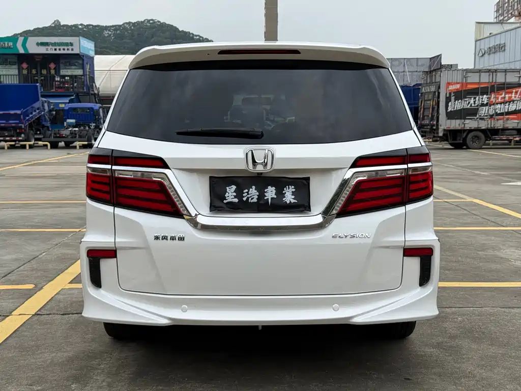 Elysion 2.4 L Luxury