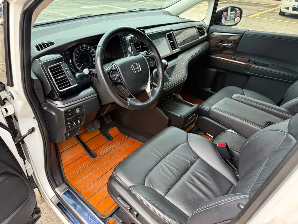 Elysion 2.4 L Luxury