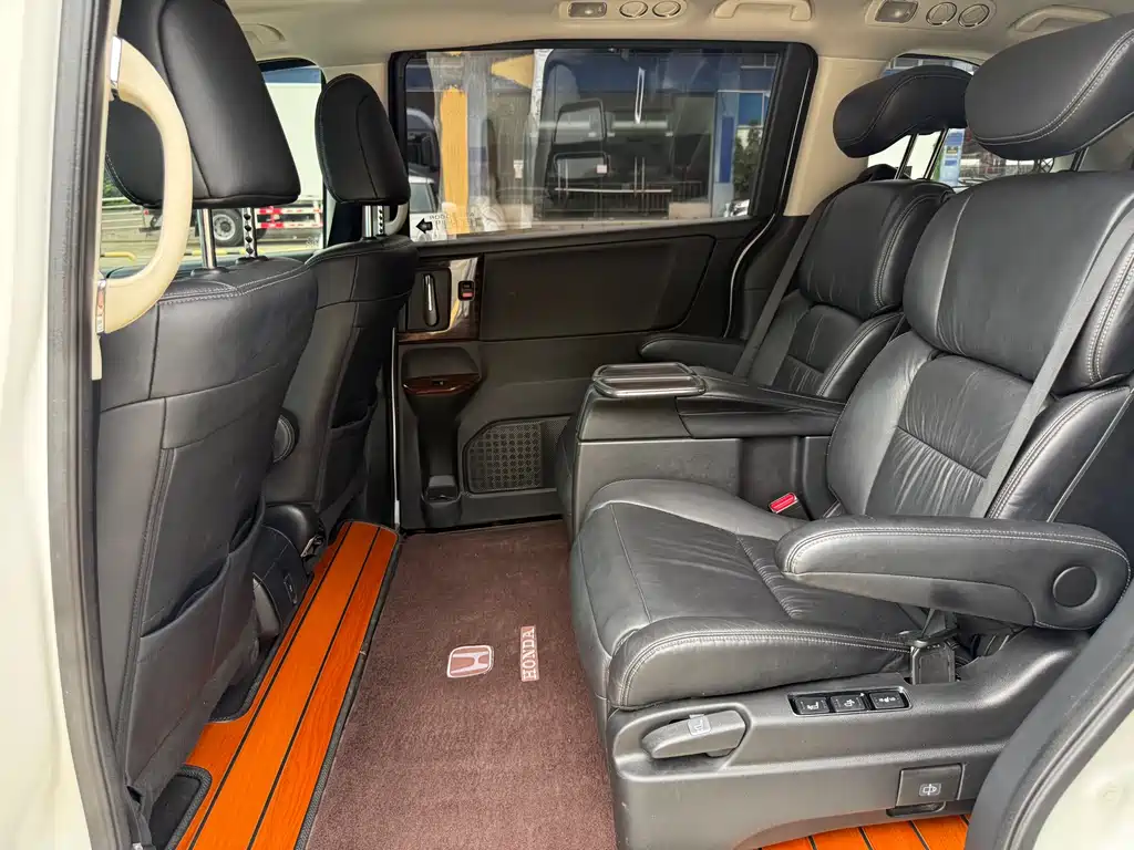 Elysion 2.4 L Luxury