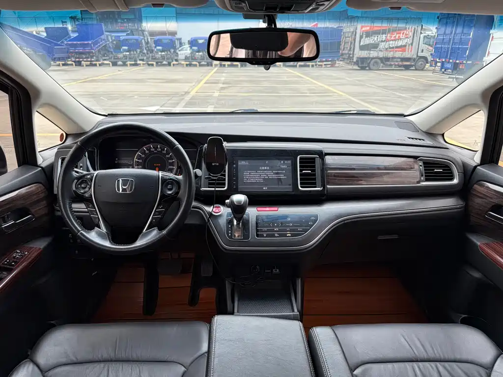 Elysion 2.4 L Luxury