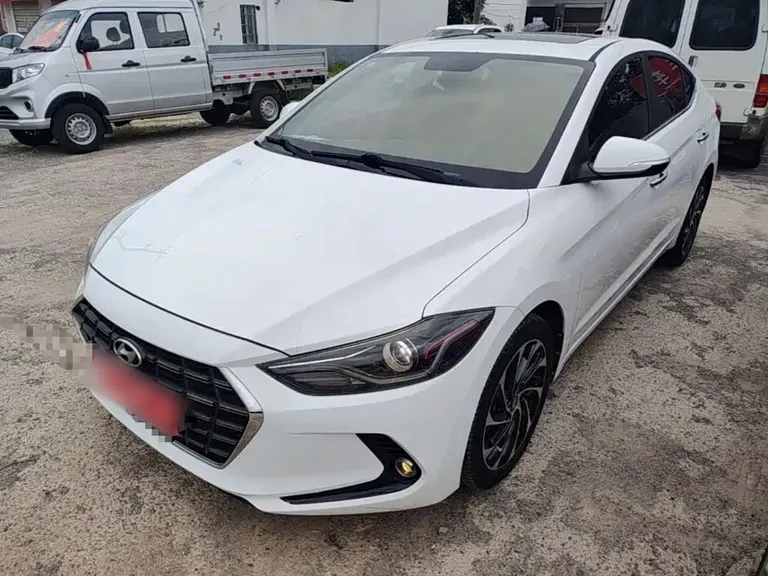 Hyundai Elantra 1.4 T DCT Dynamic Shine · Active