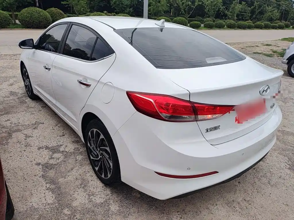 Elantra 1.4 T DCT Dynamic Shine · Active