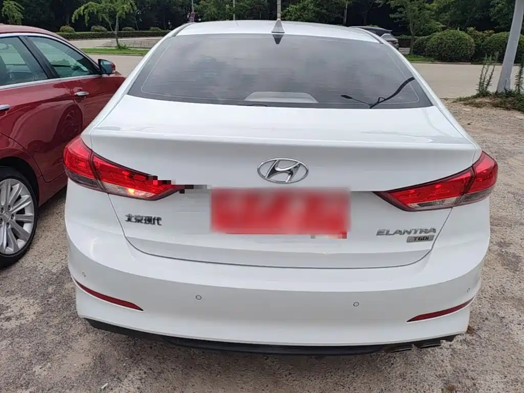 Elantra 1.4 T DCT Dynamic Shine · Active