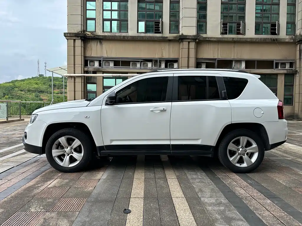 Compass (Import) 2.0 L 2 WD Sport