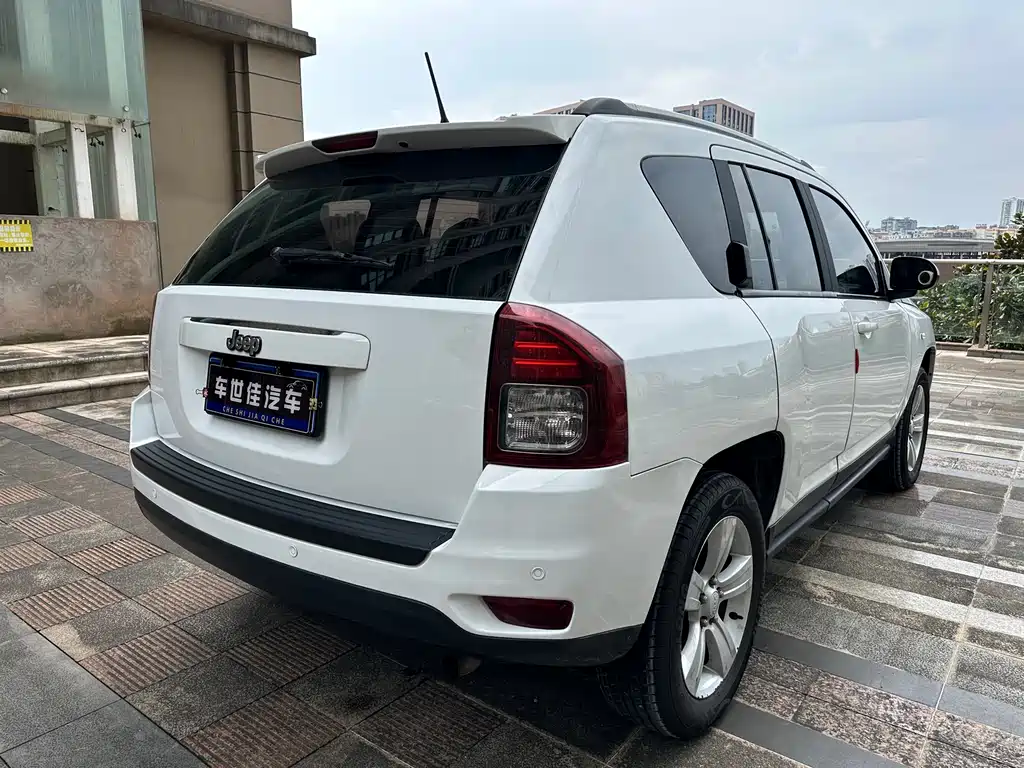 Compass (Import) 2.0 L 2 WD Sport