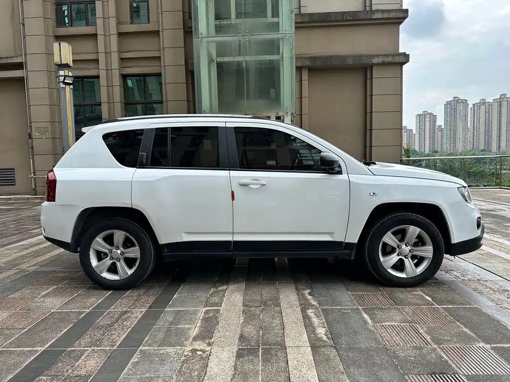 Compass (Import) 2.0 L 2 WD Sport