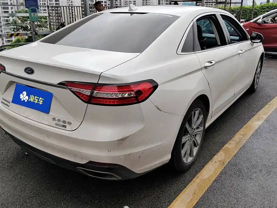 Taurus EcoBoost 245 Premium