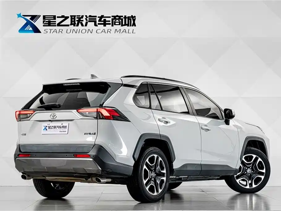 RAV4 2.0 L CVT 2 WD Distinguished