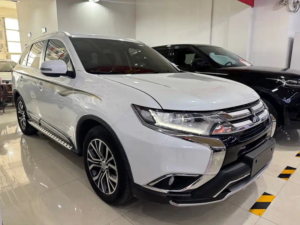 Outlander 2.0 L 2 WD Glory 5-seat