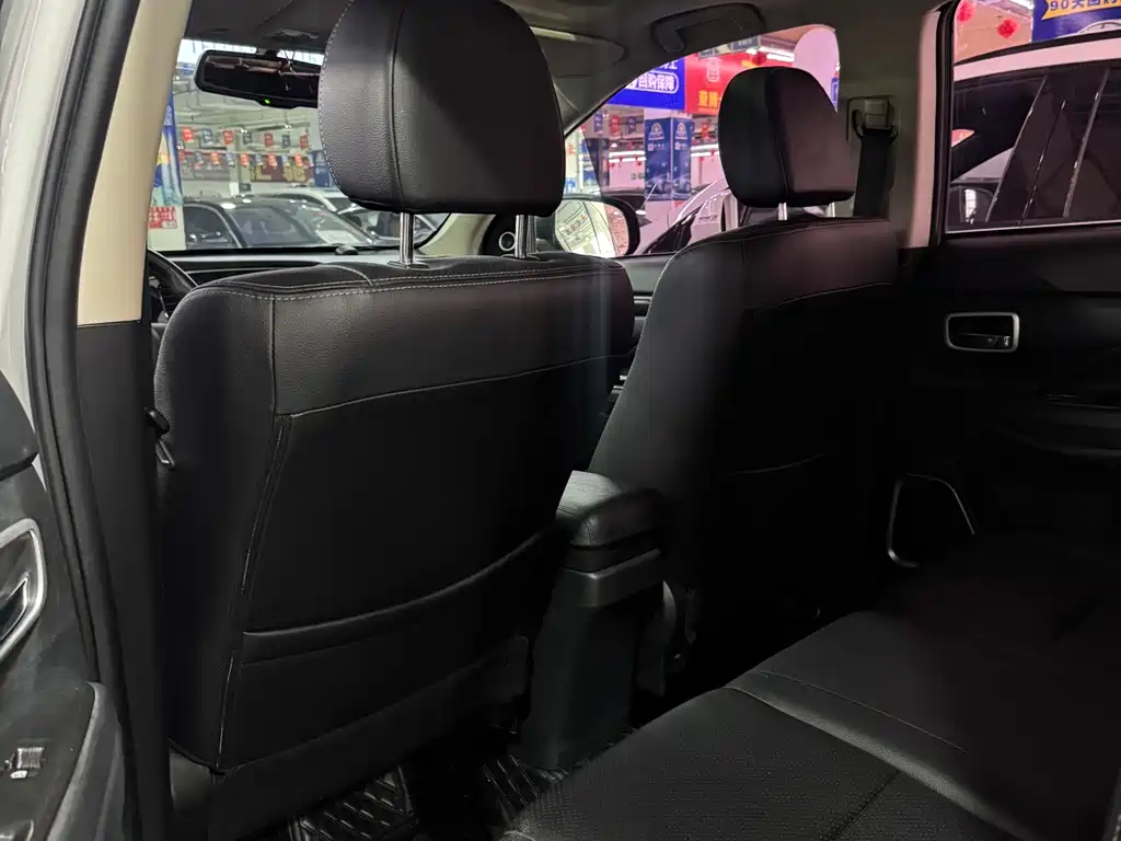 Outlander 2.0 L 2 WD Glory 5-seat