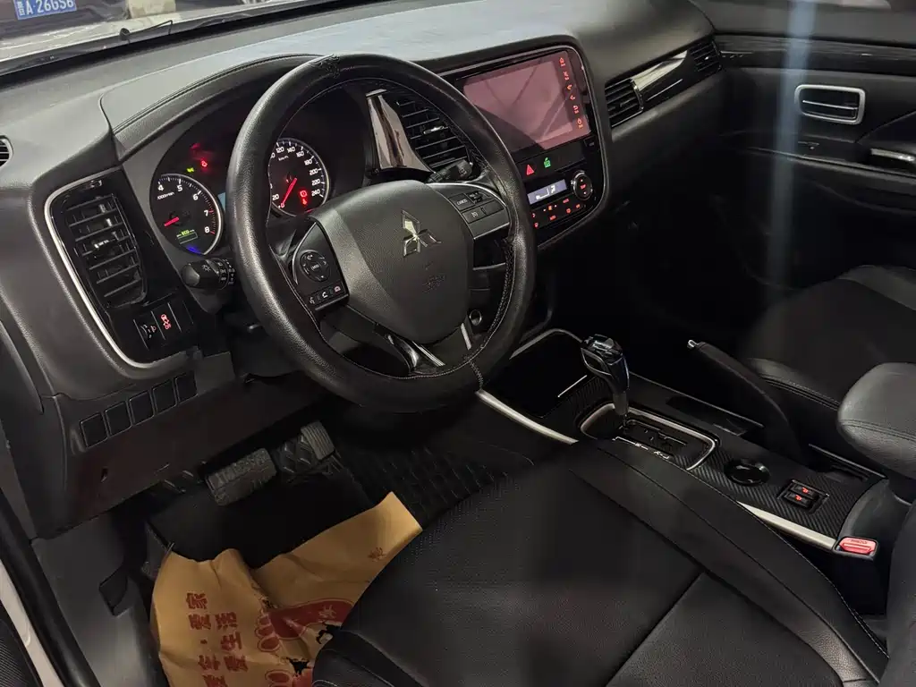 Outlander 2.0 L 2 WD Glory 5-seat