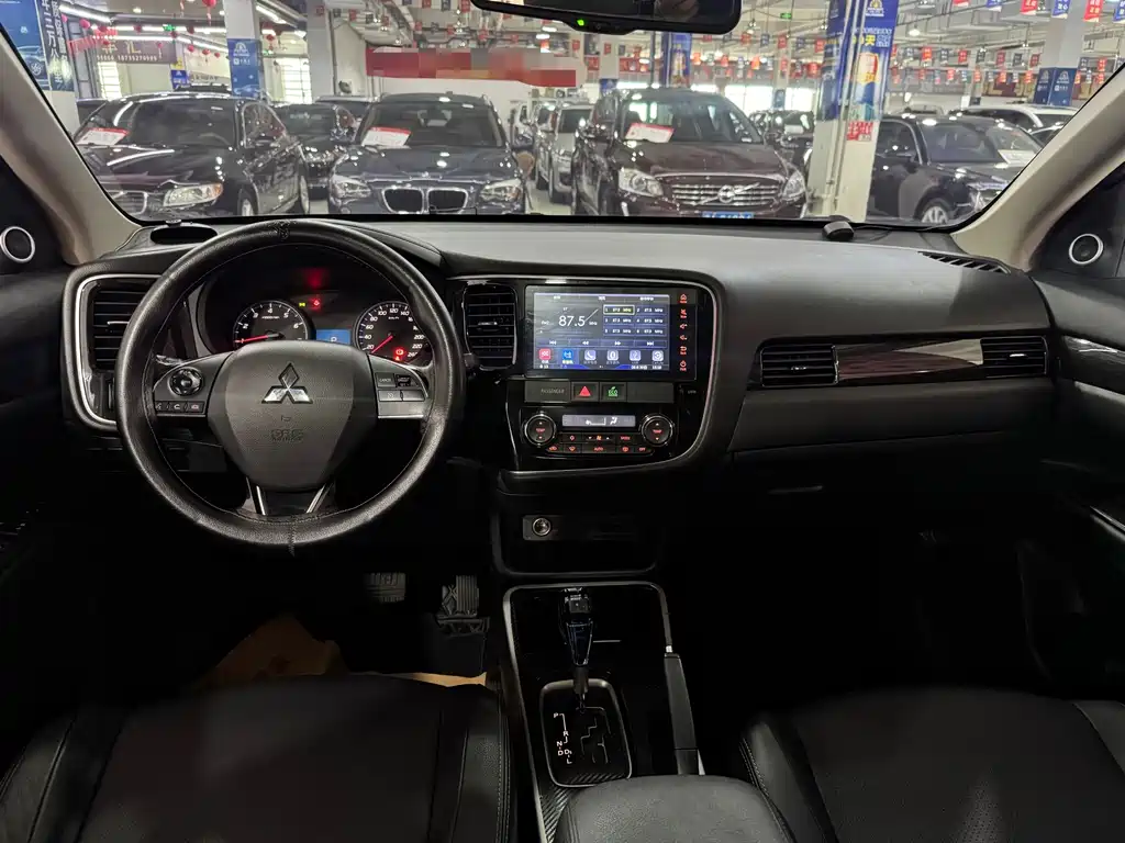 Outlander 2.0 L 2 WD Glory 5-seat