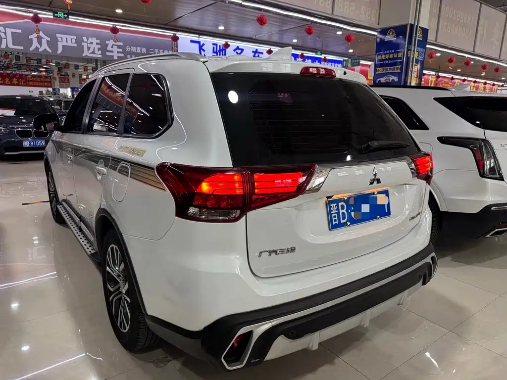 Outlander 2.0 L 2 WD Glory 5-seat
