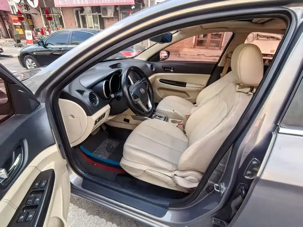 Eado 1.6 L Auto Style
