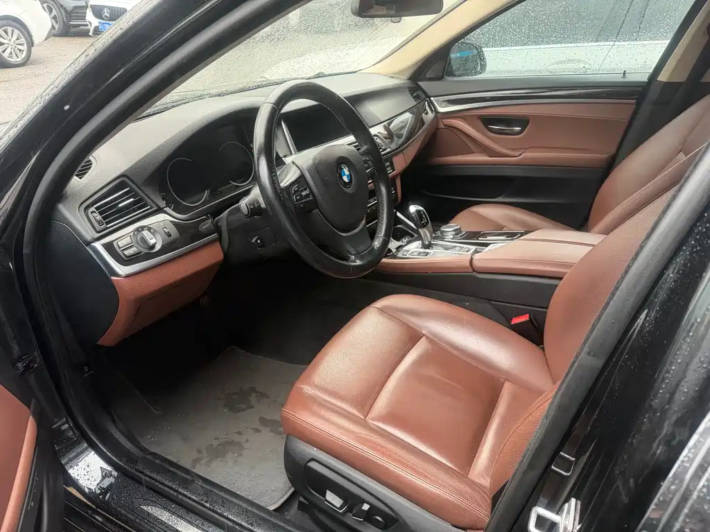 BMW 5 Series 528 Li Leading