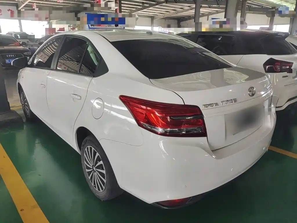 YARiS L Zhixiang 1.5 E CVT Charm Motion