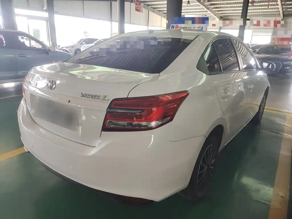 YARiS L Zhixiang 1.5 E CVT Charm Motion
