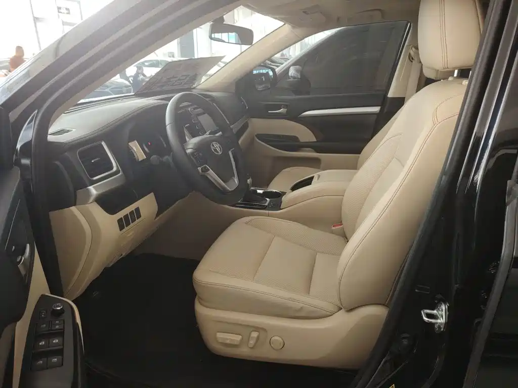 Highlander 2.0 T 4 WD Luxury 7-seat