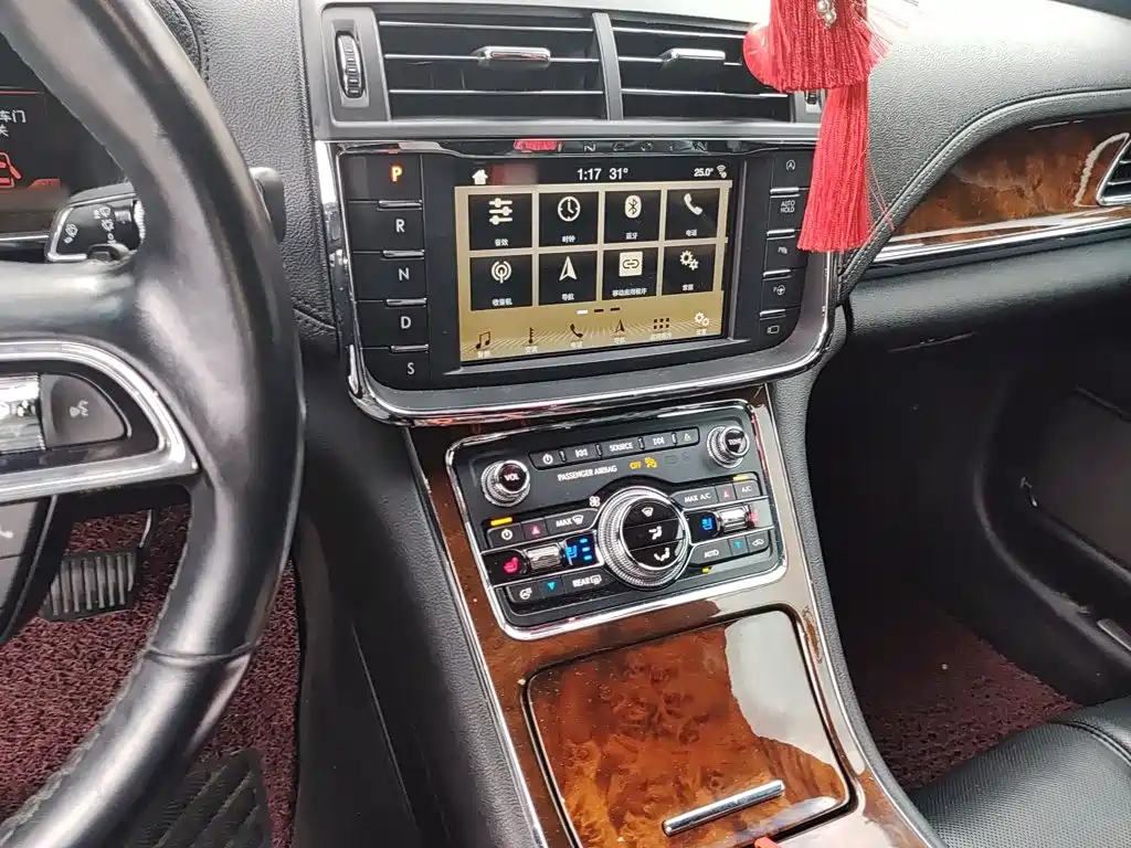 Lincoln Continental 2.0 T 2 WD Honor Shine