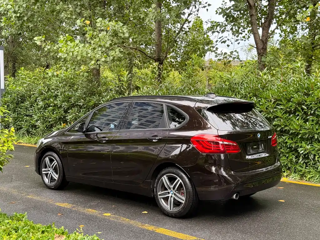 BMW 2 Series Tourer (Import) 218 i Sport Design Package