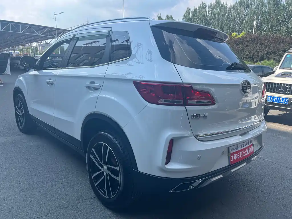 Besturn X40 奔腾X40 2018款 网红版 1.6 L 手动豪华型
