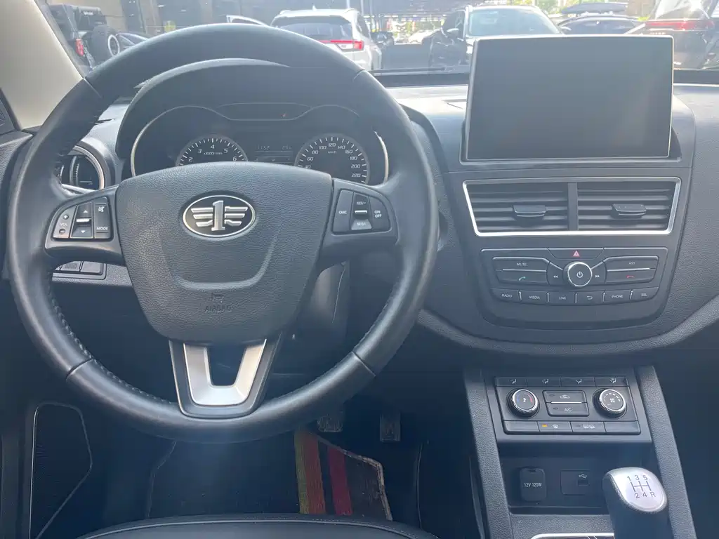 Besturn X40 奔腾X40 2018款 网红版 1.6 L 手动豪华型