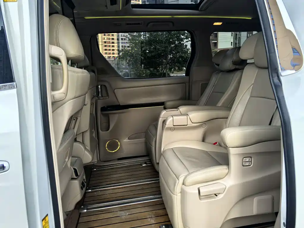 Alphard 3.5 L Luxury