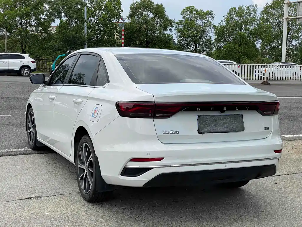 Emgrand 4 th Gen 1.5 L CVT Distinguished