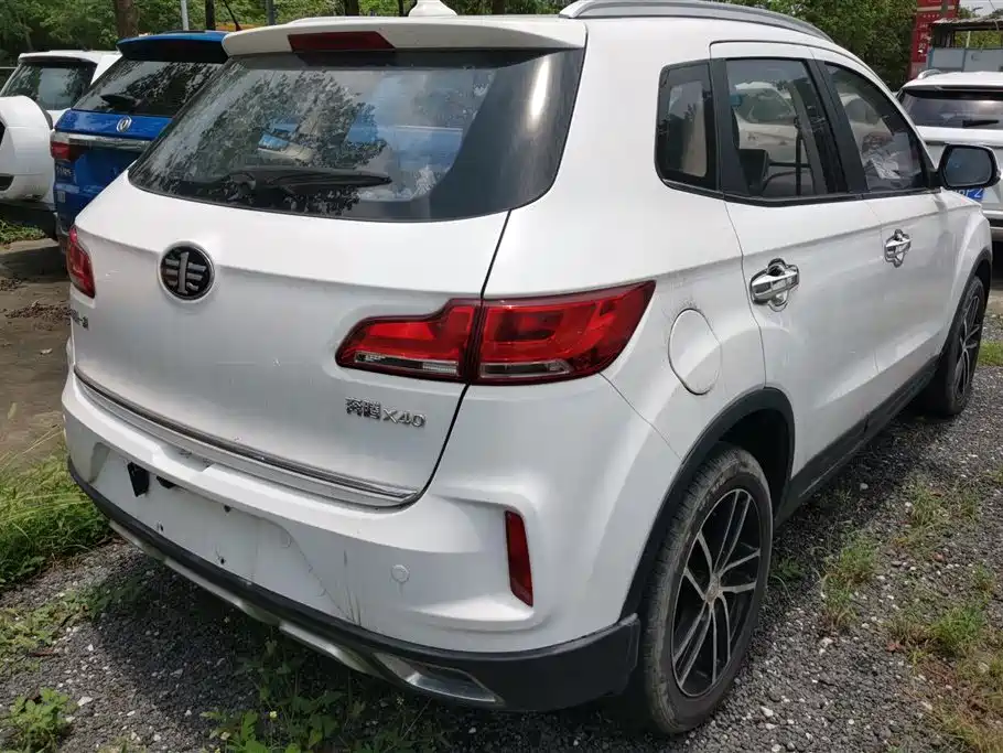 Besturn X40 Internet Celebrity 1.6 L Auto Luxury