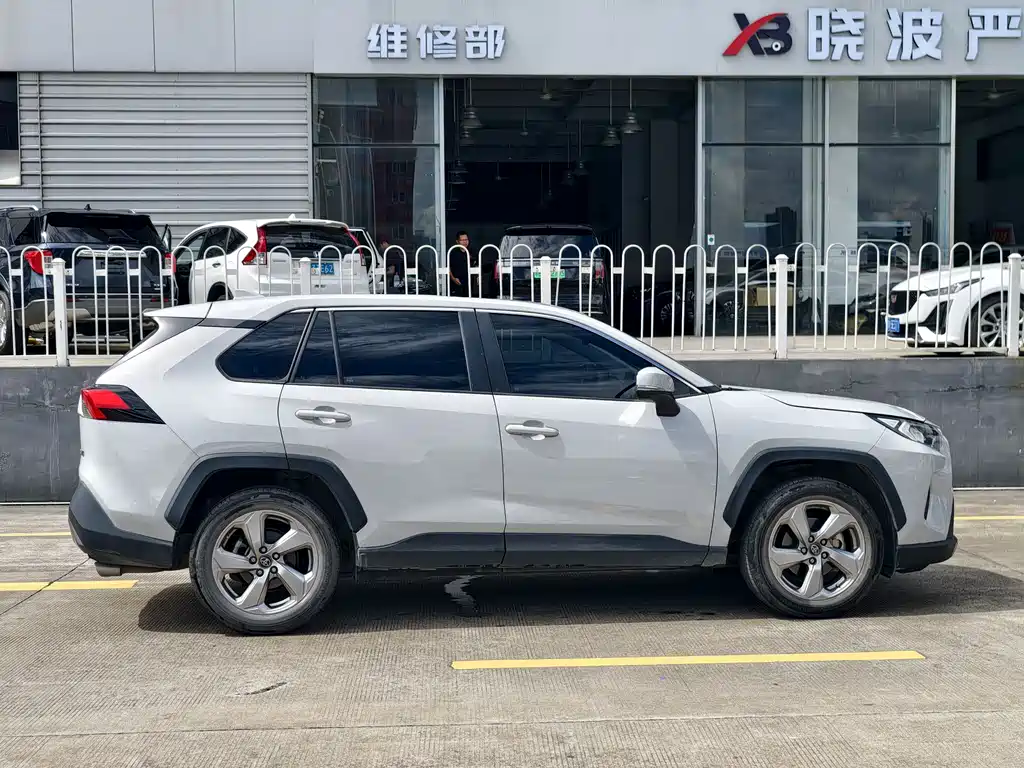 RAV4 2.0 L CVT 2 WD Style