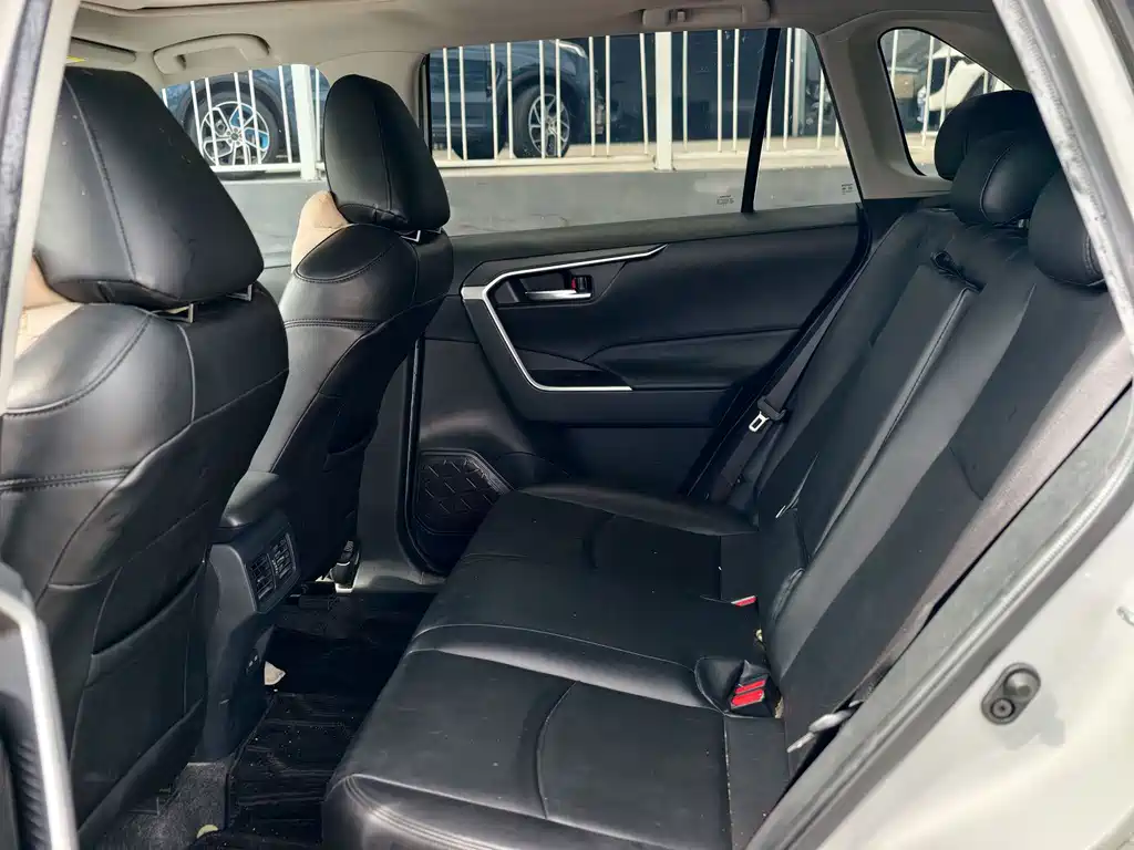 RAV4 2.0 L CVT 2 WD Style