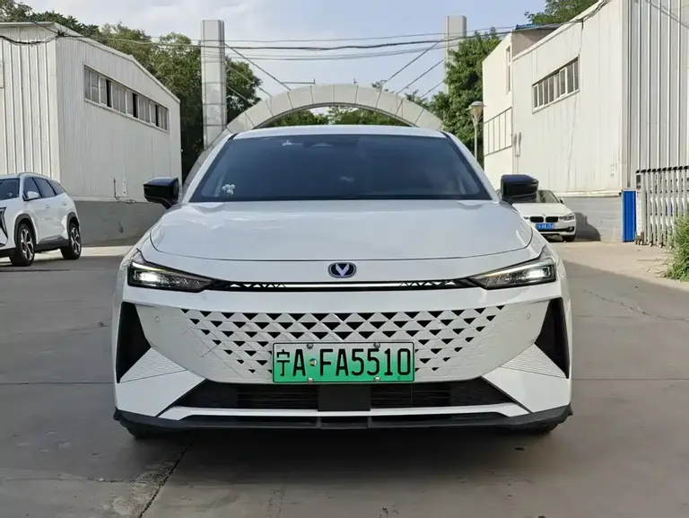 Changan UNI-V iDD Blue Whale Smart Electric iDD 136 km Smart Cool
