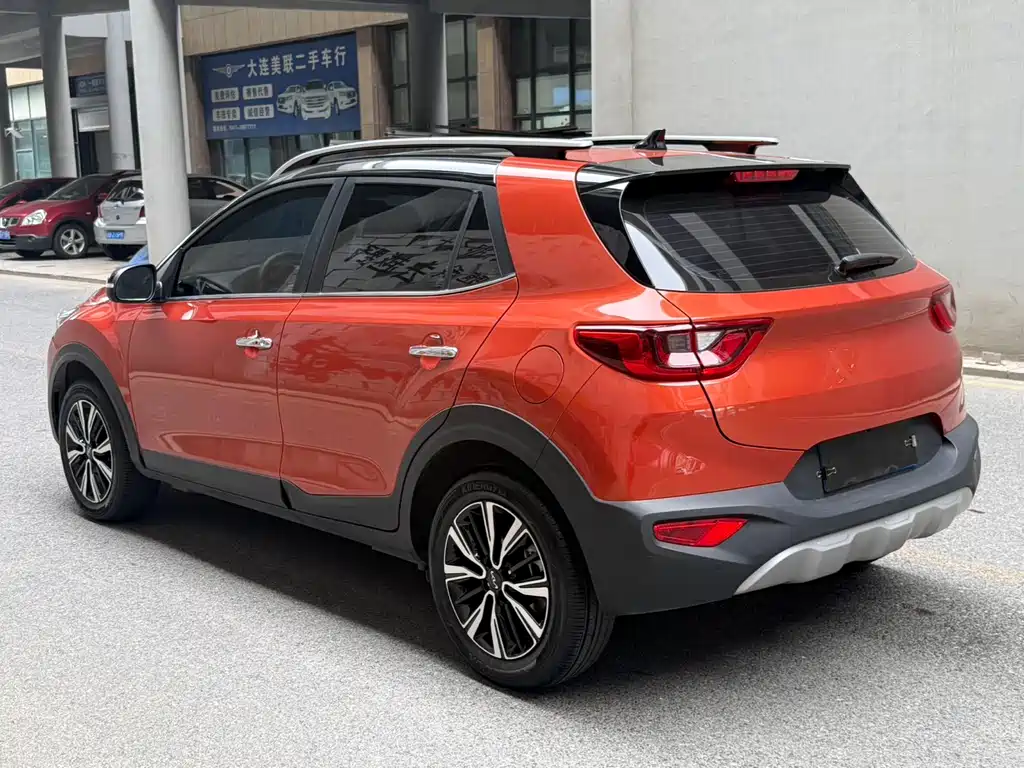 Stonic 1.4 L CVT Fun Enjoyment Sunroof