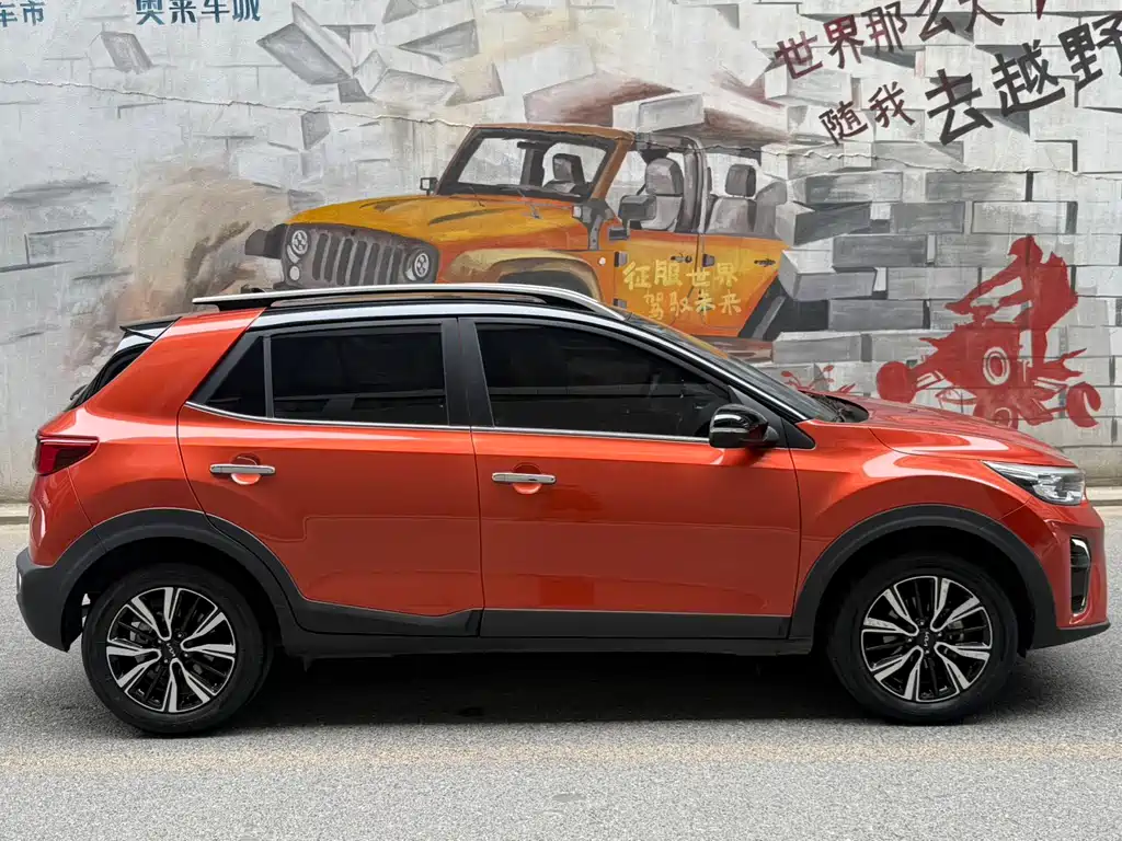 Stonic 1.4 L CVT Fun Enjoyment Sunroof