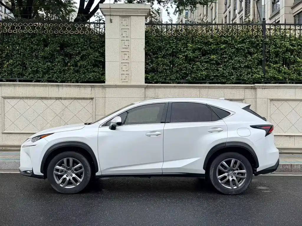 Lexus NX 200 t AWD Sharp Style